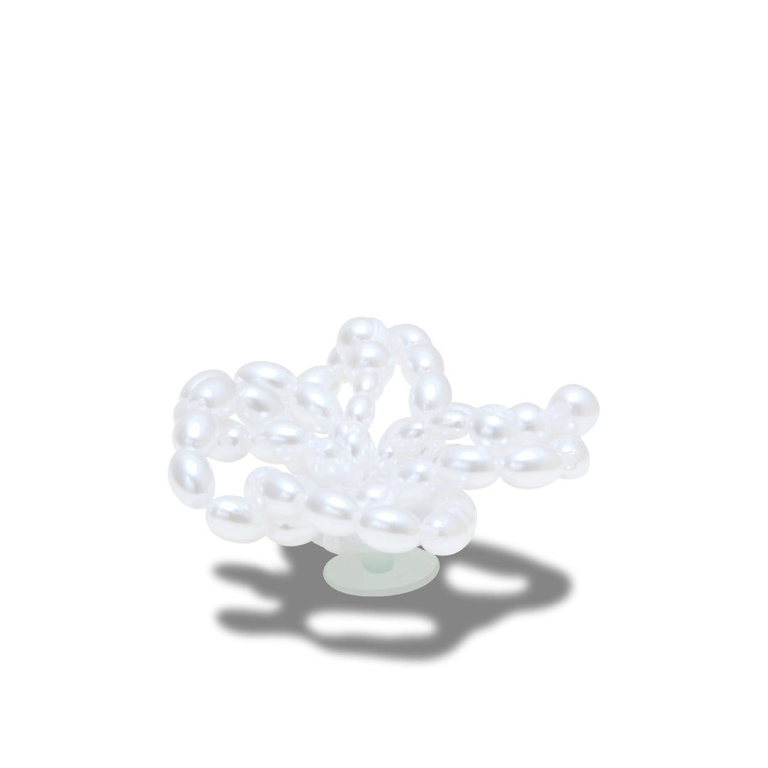 ตัวติดรองเท้า JIBBITZ™ WHITE PEARL BEADED FLORAL
