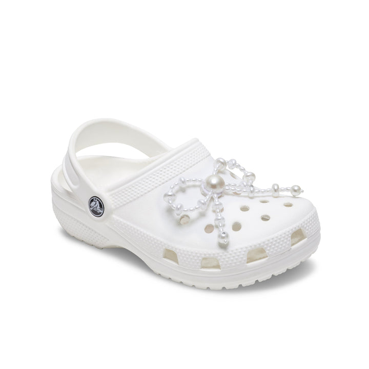 ตัวติดรองเท้า JIBBITZ™ WHITE LARGE PEARL BEADED BOW