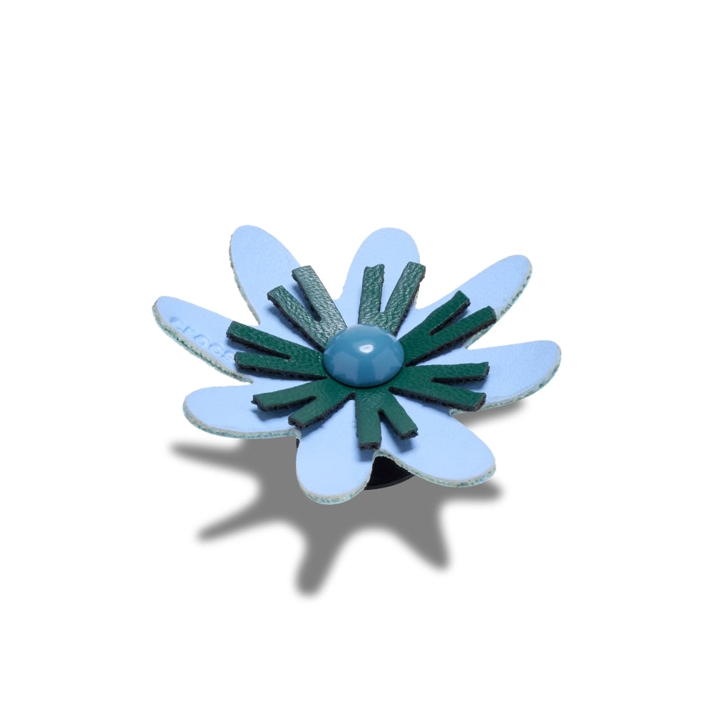 ตัวติดรองเท้า JIBBITZ™ FAUX LEATHER BLUE FLOWER